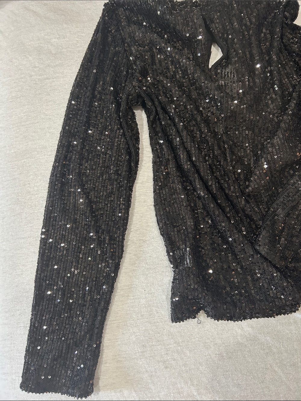 CeCe Black Sequin Keyhole Women’s top sz M - Picture 6 of 6